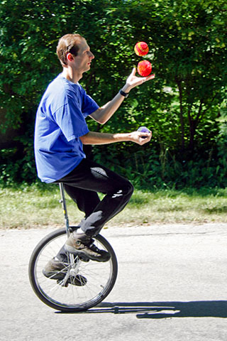 mattunicycle-2086 Matthew juggling while on his unicycle